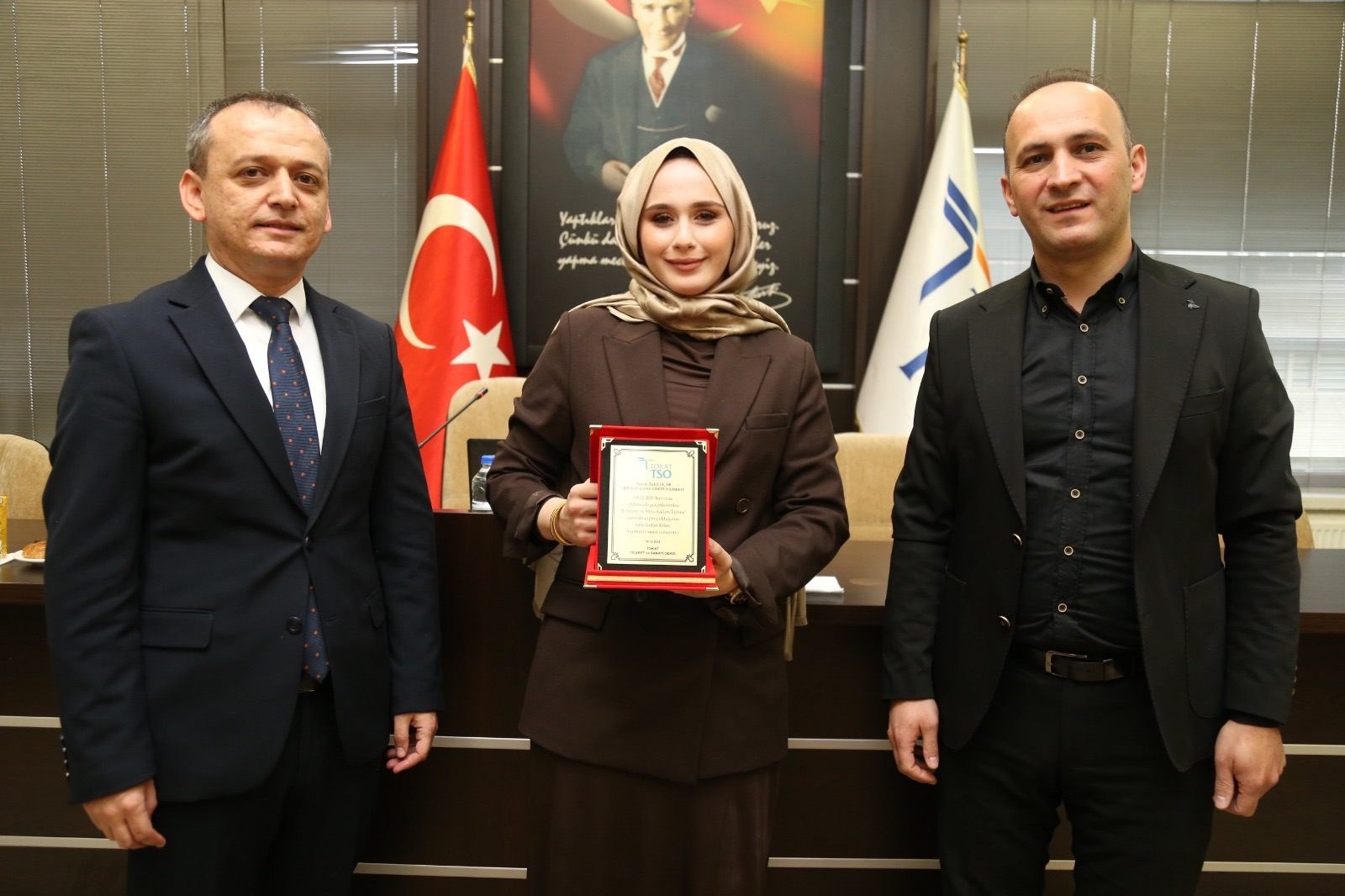 Zülal Uçar, Tokat Ticaret ve Sanayi Odası plaketiyle